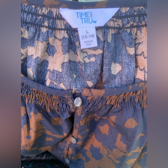 NWT Navy and Brown Floral Button-Front Blouse - Picture 8 of 8